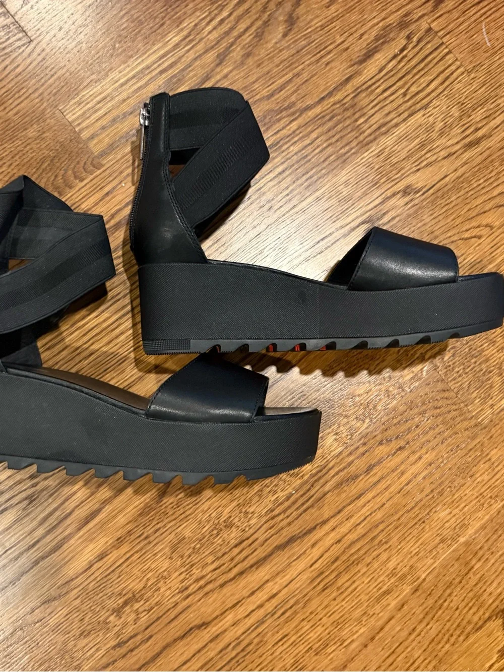 Sorel Women's Black Platform Ankle-Strap Sandal Size 8.5 Worn once